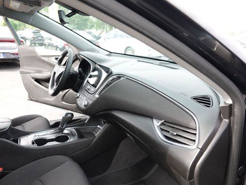 Used 2019 Chevrolet Malibu LT FWD image 36