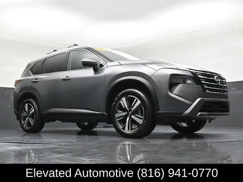 Used 2025 Nissan Rogue SL AWD/4WD image 28