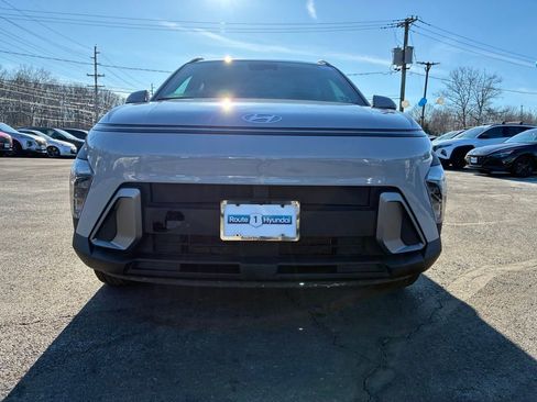 Used 2024 Hyundai Kona SEL image 2
