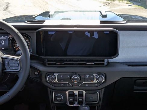New 2026 Jeep Gladiator Sport AWD/4WD image 17