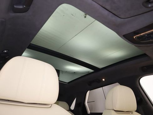 Certified 2023 Bentley Bentayga V8 image 19