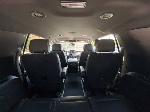Used 2024 Chevrolet Suburban Premier AWD/4WD image 25