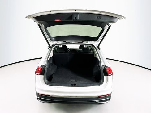 Used 2024 Volkswagen Tiguan SE image 27