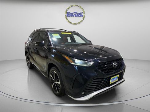 Used 2022 Toyota Highlander XSE image 6