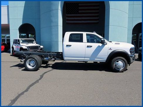 New 2025 RAM 5500 Tradesman AWD/4WD image 2
