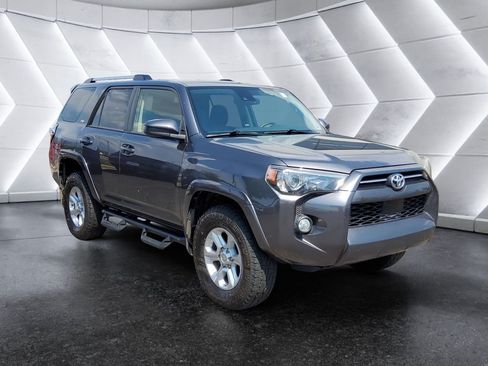 Used 2020 Toyota 4Runner SR5 AWD/4WD image 1