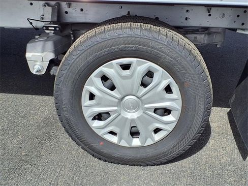 New 2023 Ford E-Transit image 5