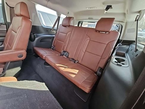 Used 2020 Chevrolet Suburban Premier w/ Premier Plus Edition image 8