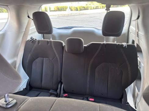 Used 2020 Chrysler Voyager L FWD image 34