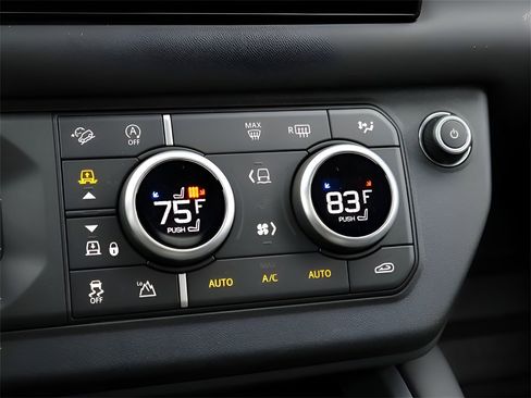 New 2025 Land Rover Defender 90 X-Dynamic SE image 29