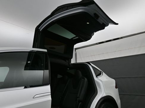 Used 2018 Tesla Model X 75D image 20