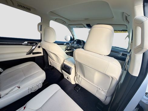 Used 2022 Lexus GX 460 Premium w/ Accessory Package AWD/4WD image 30