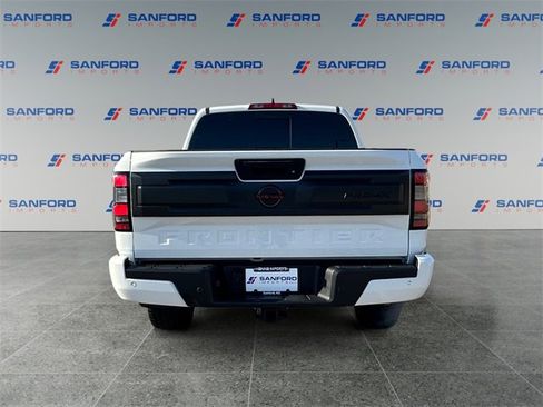 Used 2025 Nissan Frontier PRO-4X image 4