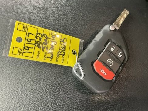 Used 2023 Jeep Wrangler Unlimited Sahara w/ Cold Weather Group image 30