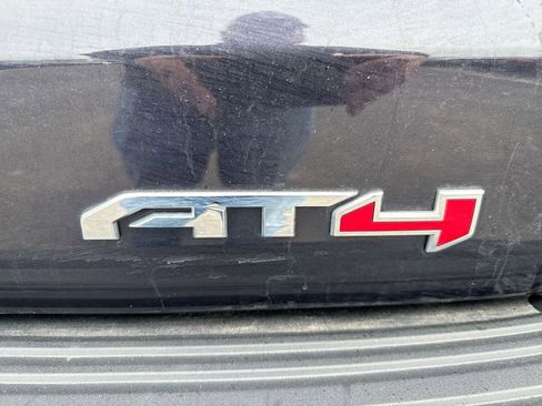 Used 2023 GMC Yukon XL AT4 image 28