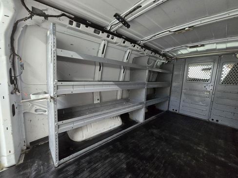 Used 2018 Chevrolet Express 2500 w/ Enhanced Convenience Package RWD image 14
