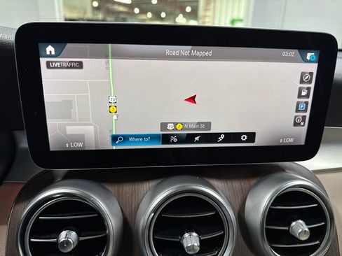 Used 2020 Mercedes-Benz GLC 300 4MATIC image 4