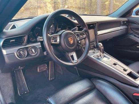 Used 2019 Porsche 911 Carrera S image 31