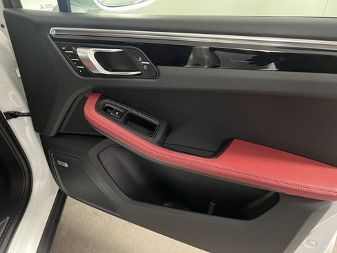 Certified 2023 Porsche Macan S image 19
