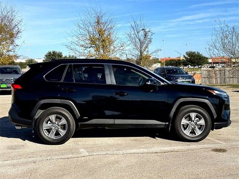 Used 2023 Toyota RAV4 XLE image 9