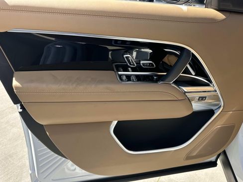 New 2026 Land Rover Range Rover Long Wheelbase SE AWD/4WD image 9