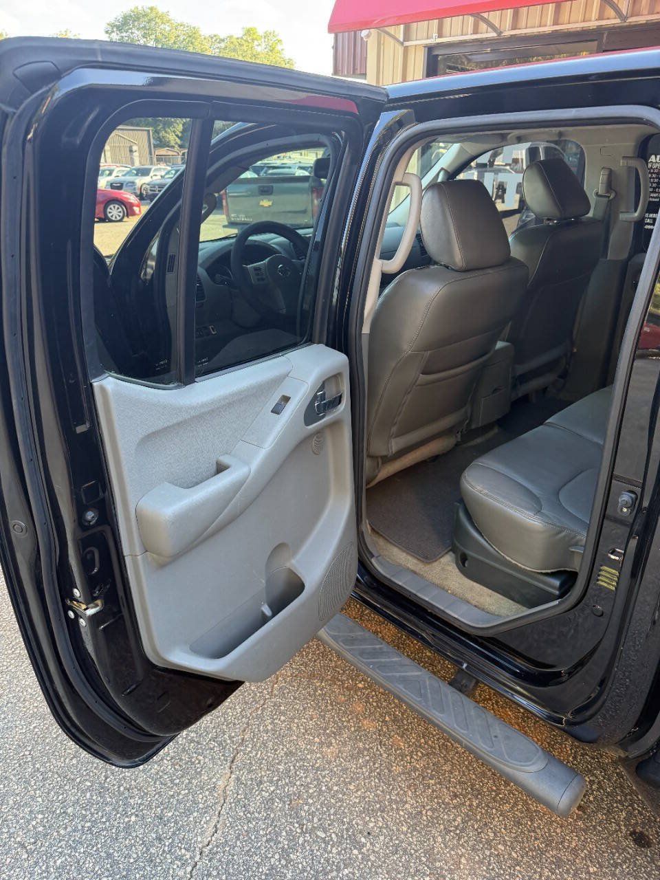 Used 2015 Nissan Frontier SL w/ Moonroof Package RWD image 13