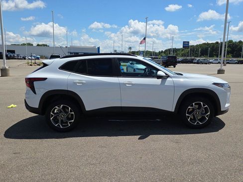 Used 2024 Chevrolet Trax LT w/ Driver Confidence Package FWD image 8