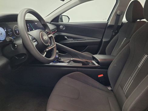 Used 2024 Hyundai Elantra SEL image 17
