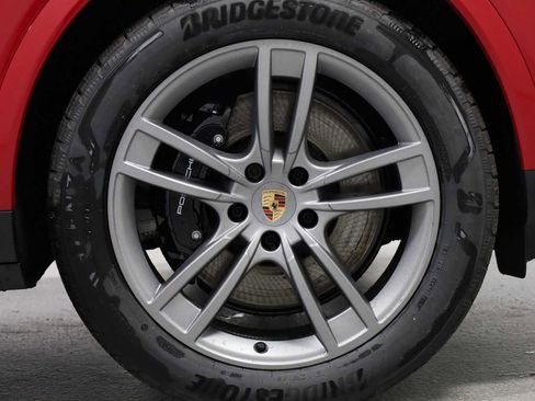 New 2025 Porsche Cayenne Coupe image 12