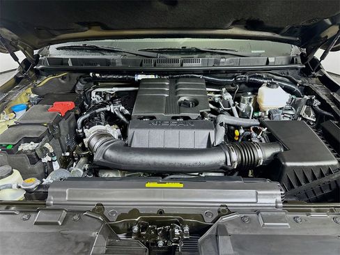 Used 2025 Nissan Frontier SV image 9