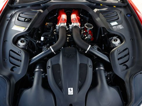 Used 2019 Ferrari GTC4Lusso T image 23