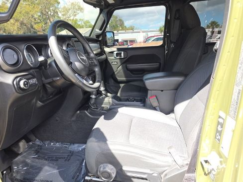 Used 2021 Jeep Gladiator Sport image 10