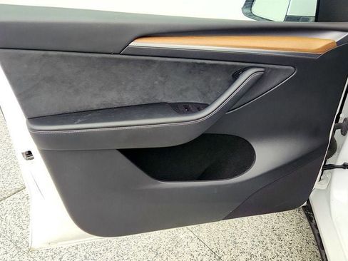 Used 2023 Tesla Model Y AWD image 11