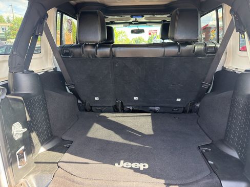 Used 2017 Jeep Wrangler Unlimited Rubicon w/ Dual Top Group AWD/4WD image 14