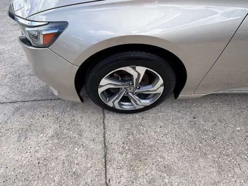 Used 2018 Honda Accord EX image 9