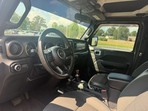 Used 2021 Jeep Wrangler Unlimited Sport AWD/4WD image 9