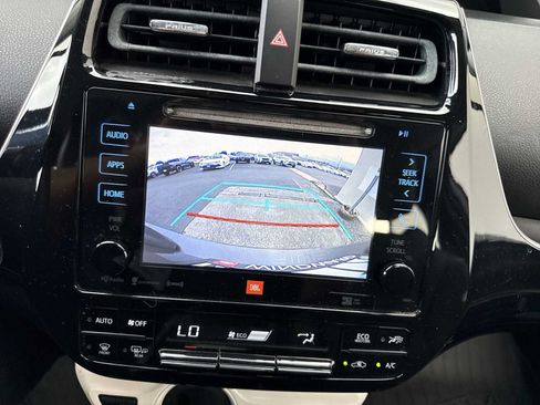 Used 2017 Toyota Prius Four Touring w/ Premium Convenience Package FWD image 18