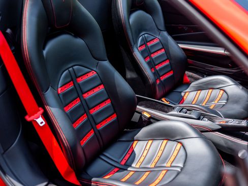 Used 2022 Ferrari F8 Tributo RWD image 15
