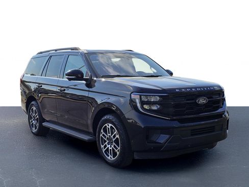 Used 2025 Ford Expedition Active AWD/4WD image 5