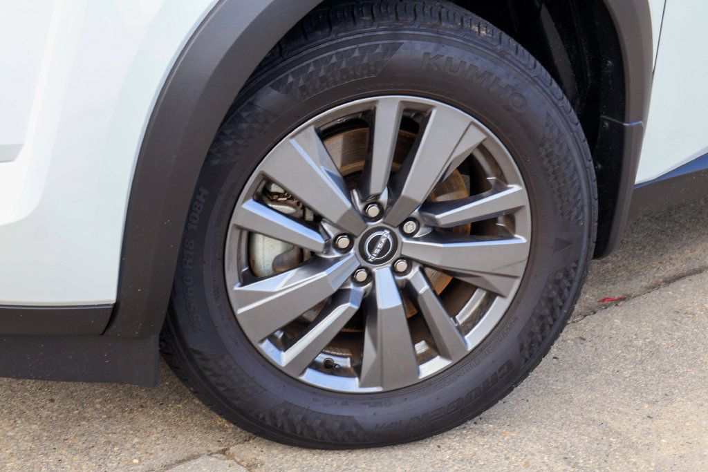 Used 2025 Nissan Pathfinder SV FWD image 30