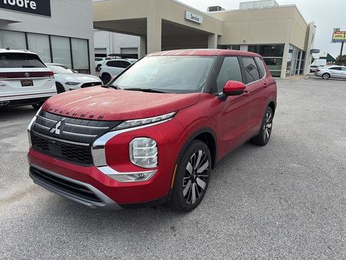 New 2025 Mitsubishi Outlander SE image 3