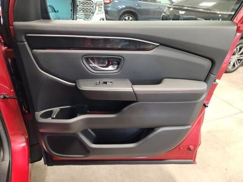 Certified 2025 Honda Pilot Black Edition image 38
