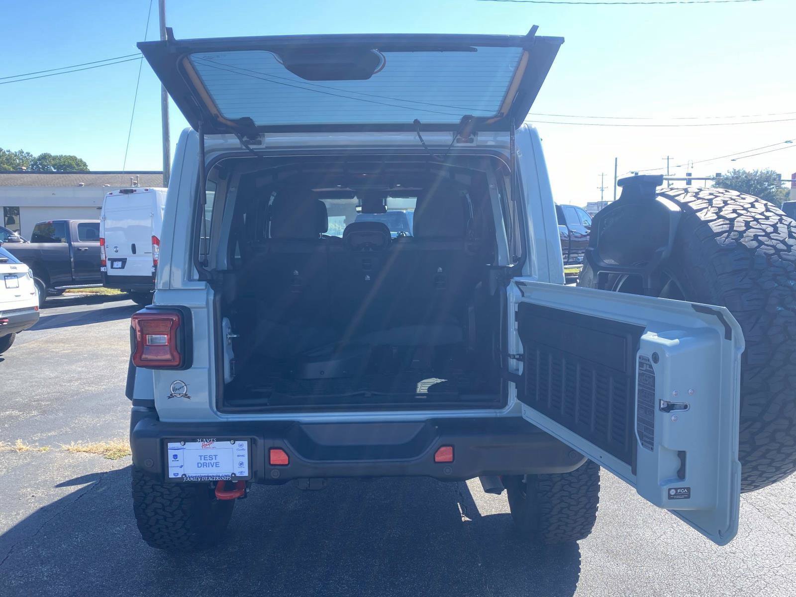 Used 2024 Jeep Wrangler Unlimited Rubicon AWD/4WD image 5