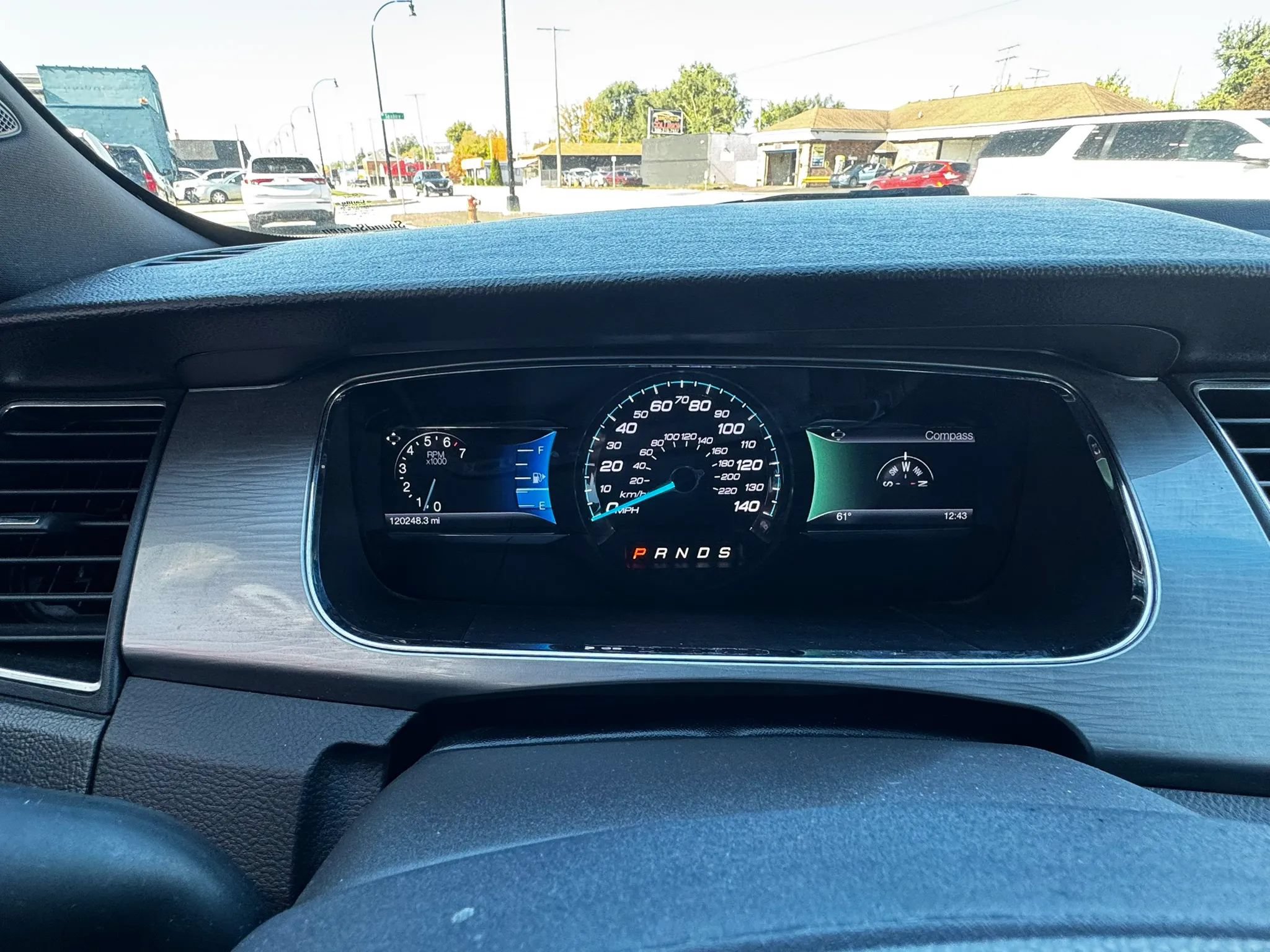 Used 2017 Ford Taurus SEL w/ Equipment Group 201A FWD image 11