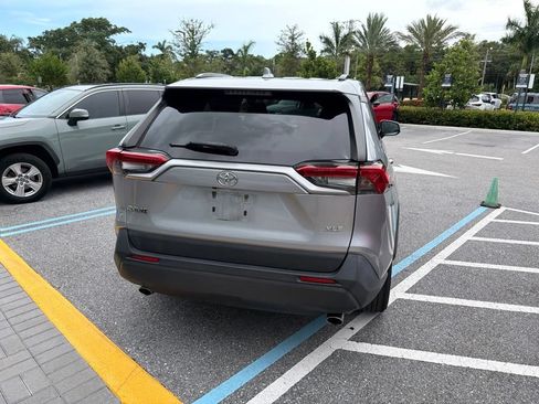 Used 2019 Toyota RAV4 XLE Premium FWD image 9