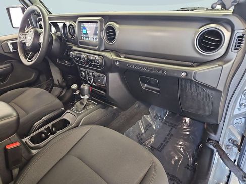 Used 2023 Jeep Wrangler Unlimited w/ Convenience Group AWD/4WD image 29