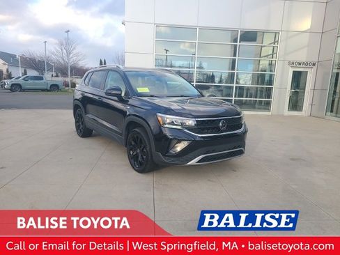 Used 2024 Volkswagen Taos SE w/ Panoramic Sunroof Package image 1