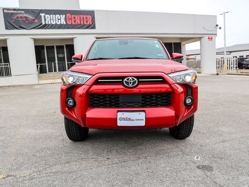 Used 2022 Toyota 4Runner SR5 Premium w/ Moonroof Package RWD image 3