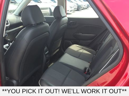 Used 2025 Hyundai Venue Limited FWD image 24