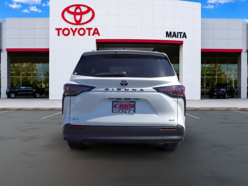 Certified 2026 Toyota Sienna XLE FWD image 4